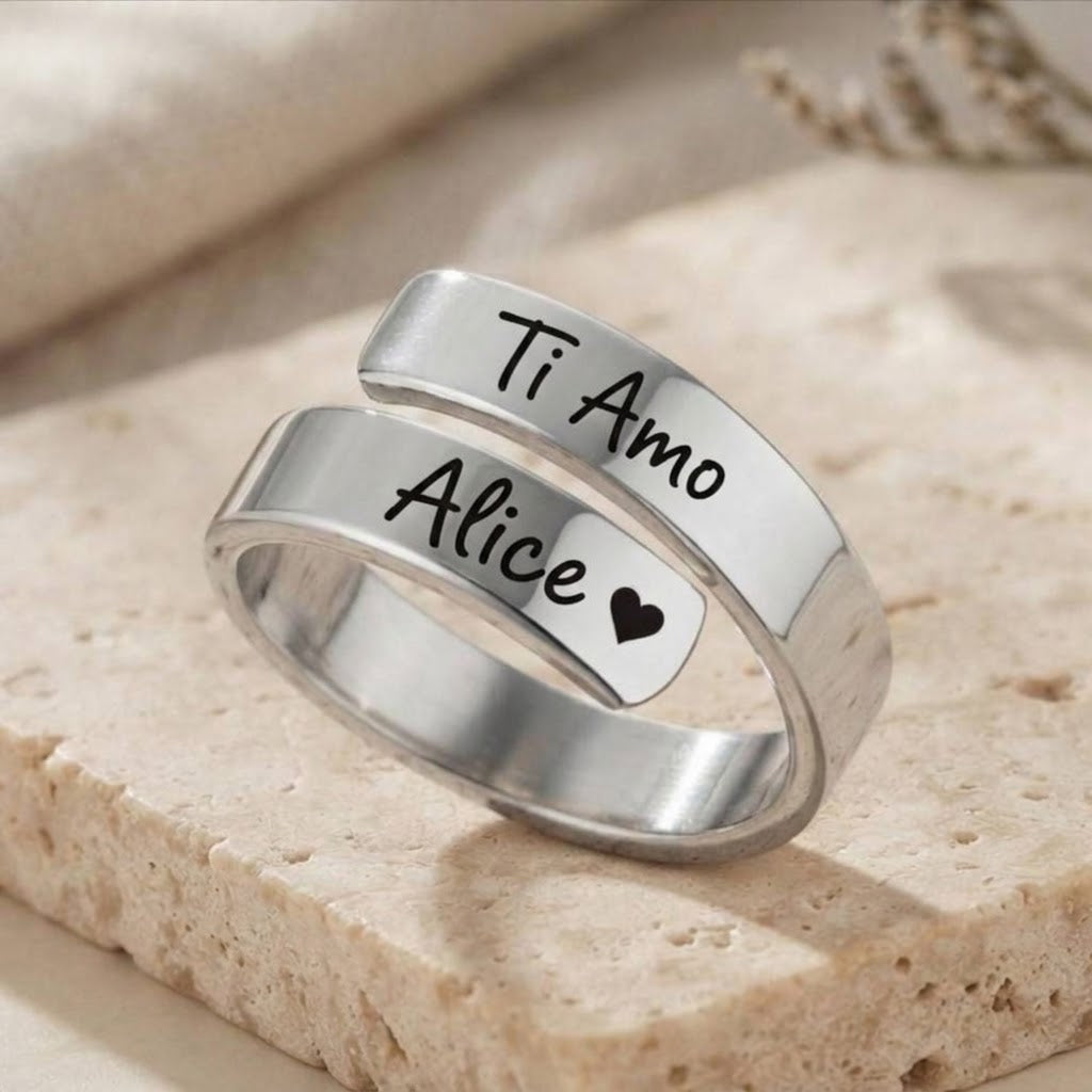 Anello abbraccio inciso