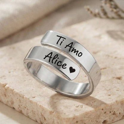 Anello abbraccio inciso